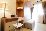 Ruang untuk Umum Modern Studio near to Shopping Center at Green Pramuka City Apartment By Travelio