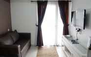 Common Space 2 Homey 1BR Apartment at The Wave near Epicentrum Kuningan By Travelio