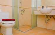 Toilet Kamar 6 Strategic Location and Nice 2BR Apartment at FX Residence By Travelio