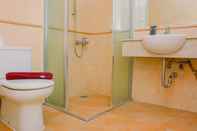 Toilet Kamar Strategic Location and Nice 2BR Apartment at FX Residence By Travelio
