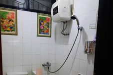 客室内バスルーム VILLA PURI TEMBOGO