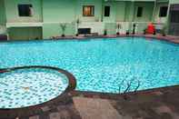 Kolam Renang Apartment 2BR In Heart Of City At Menteng Square By Travelio