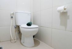 In-room Bathroom 5 Strategic Studio at Orchard Supermall Mansion Apartment By Travelio