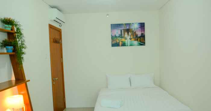 Bilik Tidur Woodland Park Residence 1BR Apartement Kalibata View Swimming Pool By Travelio