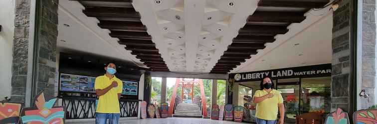 Lobby Libertyland Waterpark Resort by Cocotel