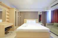 Bedroom Modern and Comfortable Studio Apartment near MT Haryono and Cawang By Travelio