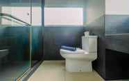 In-room Bathroom 6 Strategic and Private 2BR Apartment 1Park Residence By Travelio