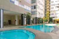 Kolam Renang Strategic and Private 2BR Apartment 1Park Residence By Travelio