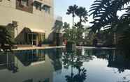 Swimming Pool 6 Relaxing Studio near UNPAD Jatinangor at Pinewood Apartment By Travelio