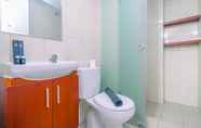 In-room Bathroom 6 Modern 2BR for 4 Pax at Springlake Summarecon Apartment By Travelio