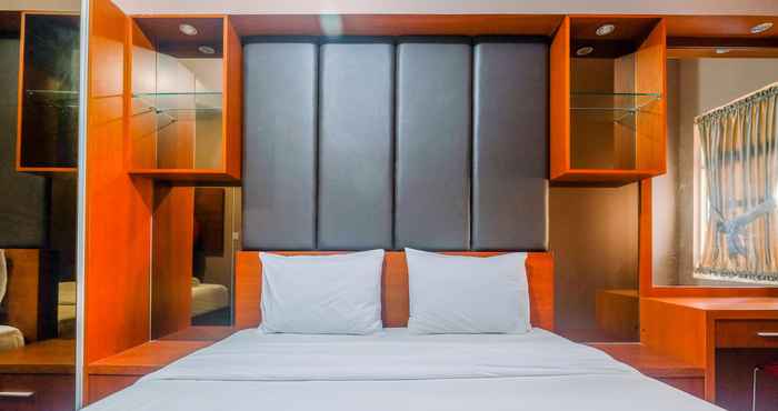 Bedroom Modern 2BR for 4 Pax at Springlake Summarecon Apartment By Travelio