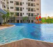 Swimming Pool 7 1BR Cozy Apartment at Signature Park Grande By Travelio