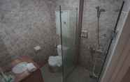 In-room Bathroom 5 Galeri Ciumbuleuit 1 By Naisha