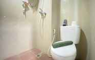 In-room Bathroom 4 Pleasant Studio Room Apartment at Taman Melati Jatinangor By Travelio