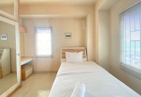 Bedroom 2BR Cozy Apartment at Pinewood By Travelio