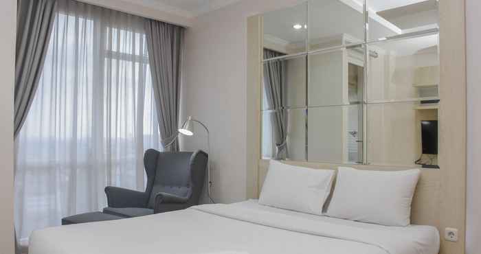 Bedroom Warm and Comfortable Studio Room at Menteng Park Apartment By Travelio