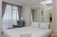 Bedroom Warm and Comfortable Studio Room at Menteng Park Apartment By Travelio