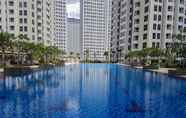 สระว่ายน้ำ 5 1BR Best Deal near Summarecon Mall at M-Town Signature  By Travelio