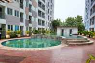 Swimming Pool 1BR Living Comfort Apartment at Grand Sentraland Karawang By Travelio