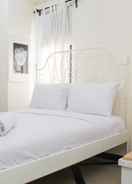 BEDROOM Nice and White 1BR at Bassura City Apartment By Travelio