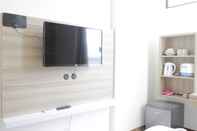 Ruang Umum Comfy and Modern Studio Apartment at Lodge Paskal near BINUS University By Travelio