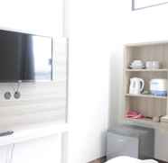 Ruang untuk Umum 2 Comfy and Modern Studio Apartment at Lodge Paskal near BINUS University By Travelio