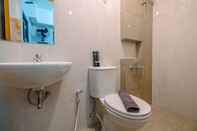 In-room Bathroom Elegant and Nice 1BR at Royal Heights Apartment By Travelio
