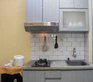 Common Space 4 Homey and Comfort 2BR at Green Pramuka City Apartment By Travelio