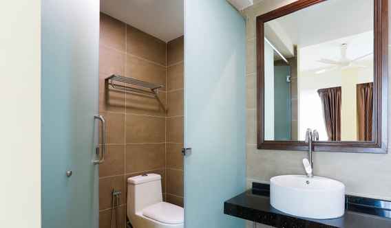 In-room Bathroom 2 OYO Home 90339 Sosodikon Inap Desa