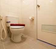 In-room Bathroom 5 Studio Apartment Well Designed Signature Park Grande By Travelio