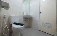 Toilet Kamar 6 2BR Cozy Apartment  Signature Park Grande MT Haryono By Travelio