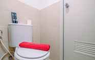 In-room Bathroom 6 Stay Cozy 2BR Apartment Golf View at Podomoro  By Travelio