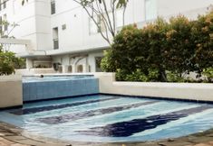 Hồ bơi 7 Apartment 2BR Enjoy Jakarta Bassura City By Travelio