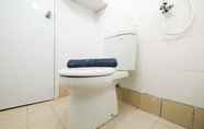 Toilet Kamar 6 2BR Luxurious Apartment with Mall Access Bassura City  By Travelio
