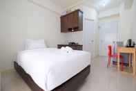 Kamar Tidur Studio Comfy Apartment at Green Pramuka City By Travelio