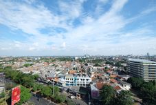 Tempat Tarikan Berdekatan 2BR Apartment with City View at Bassura City By Travelio