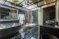 In-room Bathroom Villa Deh Simba at Sanur