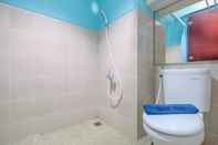 Toilet Kamar Tidy and Comfy Studio Kaliana Apartment By Travelio