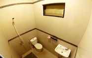 In-room Bathroom 2 Godean Living Homestay Jogja