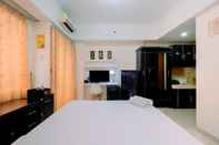 Ruang untuk Umum Cozy Living Studio at Margonda Residence 3 Apartment By Travelio