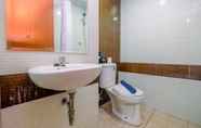In-room Bathroom 4 Cozy Living Studio at Margonda Residence 3 Apartment By Travelio