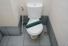 In-room Bathroom 6 Modern Look Studio Apartment at Akasa Pure Living BSD By Travelio