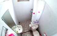 Toilet Kamar 3 Wirobrajan Street Homestay Jogja