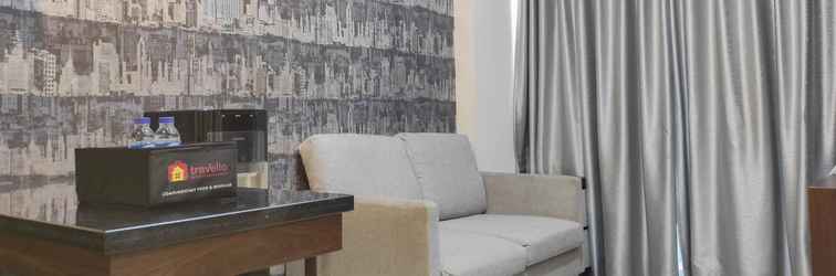 Lobby Cozy and Chic 2BR at Vida View Apartment By Travelio