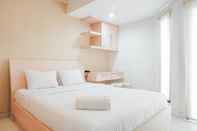 Kamar Tidur Tidy and Comfy Studio Apartment at Tamansari Sudirman By Travelio