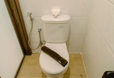 In-room Bathroom 5 Fully Furnished with Cozy Design Studio Apartment at Sky House BSD By Travelio