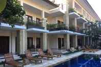 Swimming Pool Hotel Puri Asih