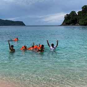 Java Turtle Lodge Meru Betiri 1, Hotel Alfamart Pulau Merah Sumberagung (Tasya Mart)