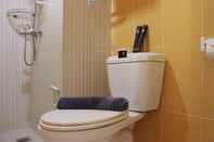 Toilet Kamar Cozy Studio Apartment near Cihampelas Walk at The Jarrdin By Travelio