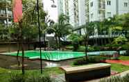 Kolam Renang 6 Homey and Comfy Studio Paragon Village Apartment Karawaci By Travelio